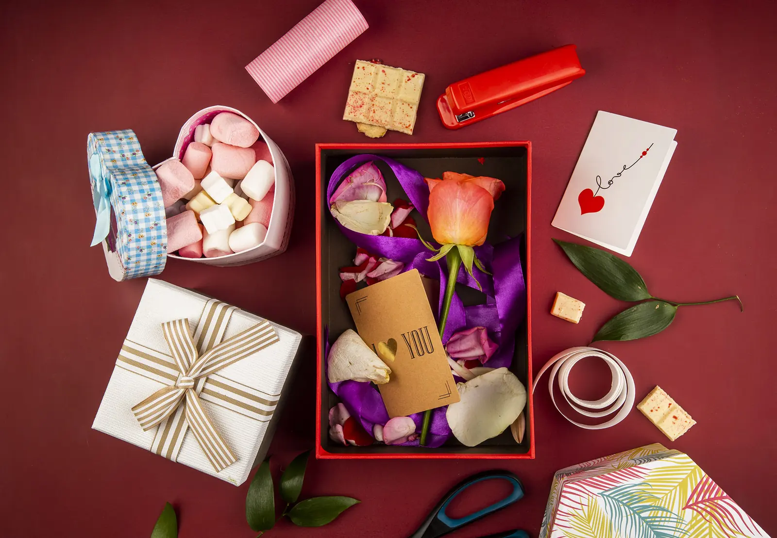 Find the perfect gift for your partner with our tips and original gift suggestions.